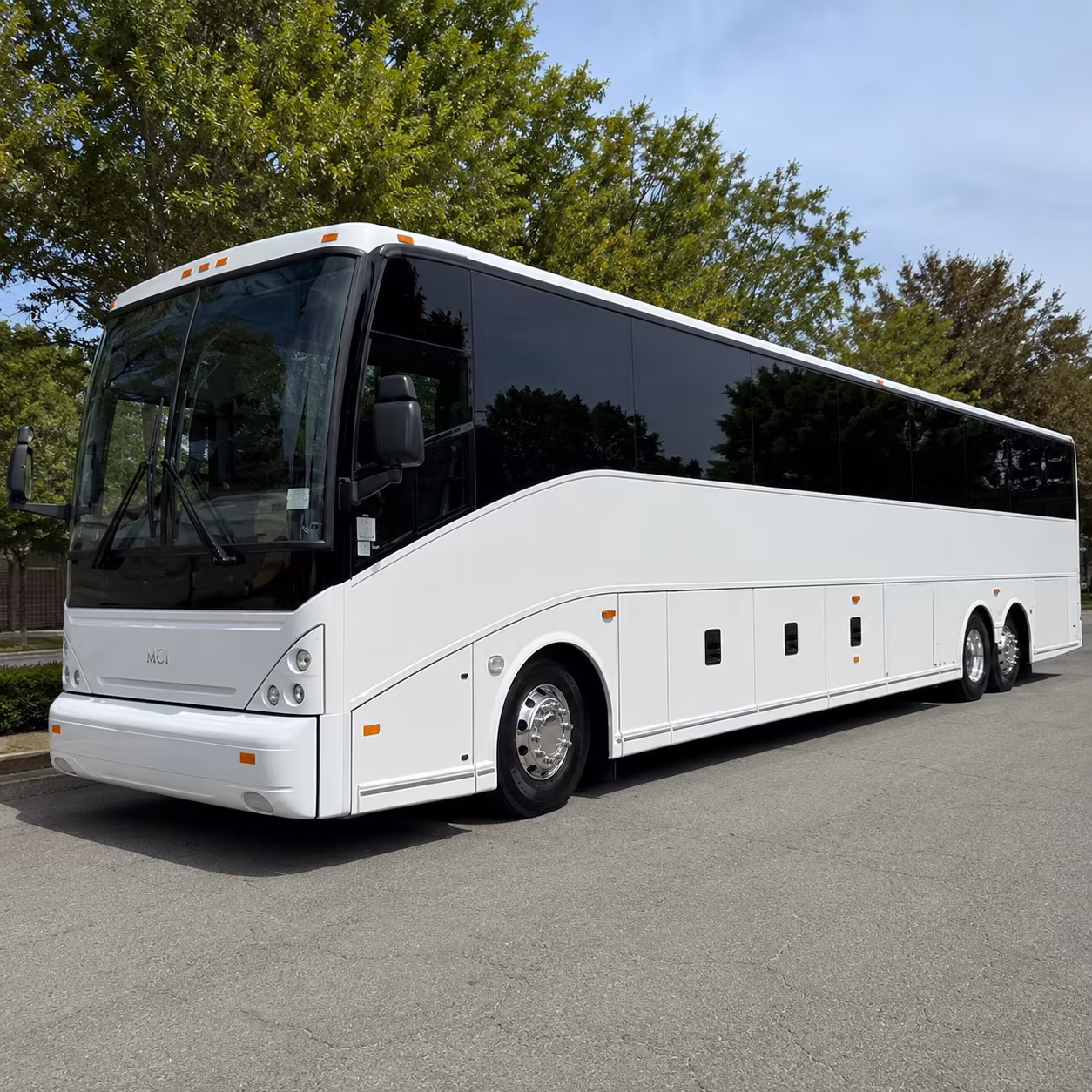 bus rentals for arriving groups and airport to hotel transfers in conroe