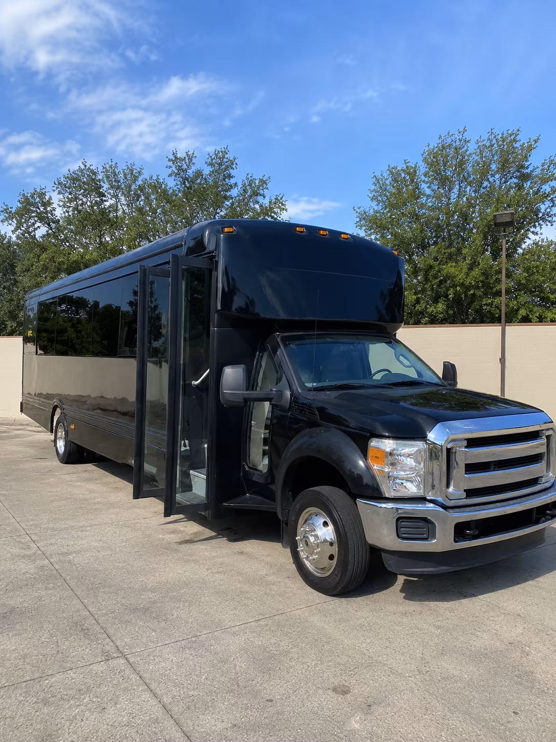 conroe 20 passenger party bus
